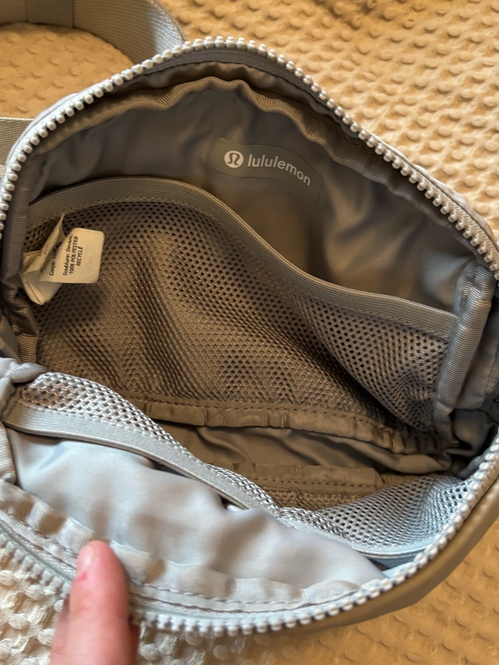 lululemon athletica Everywhere Belt Bag 1L Downtown Grey Crossbody Belt Bag - Picture 2 of 3